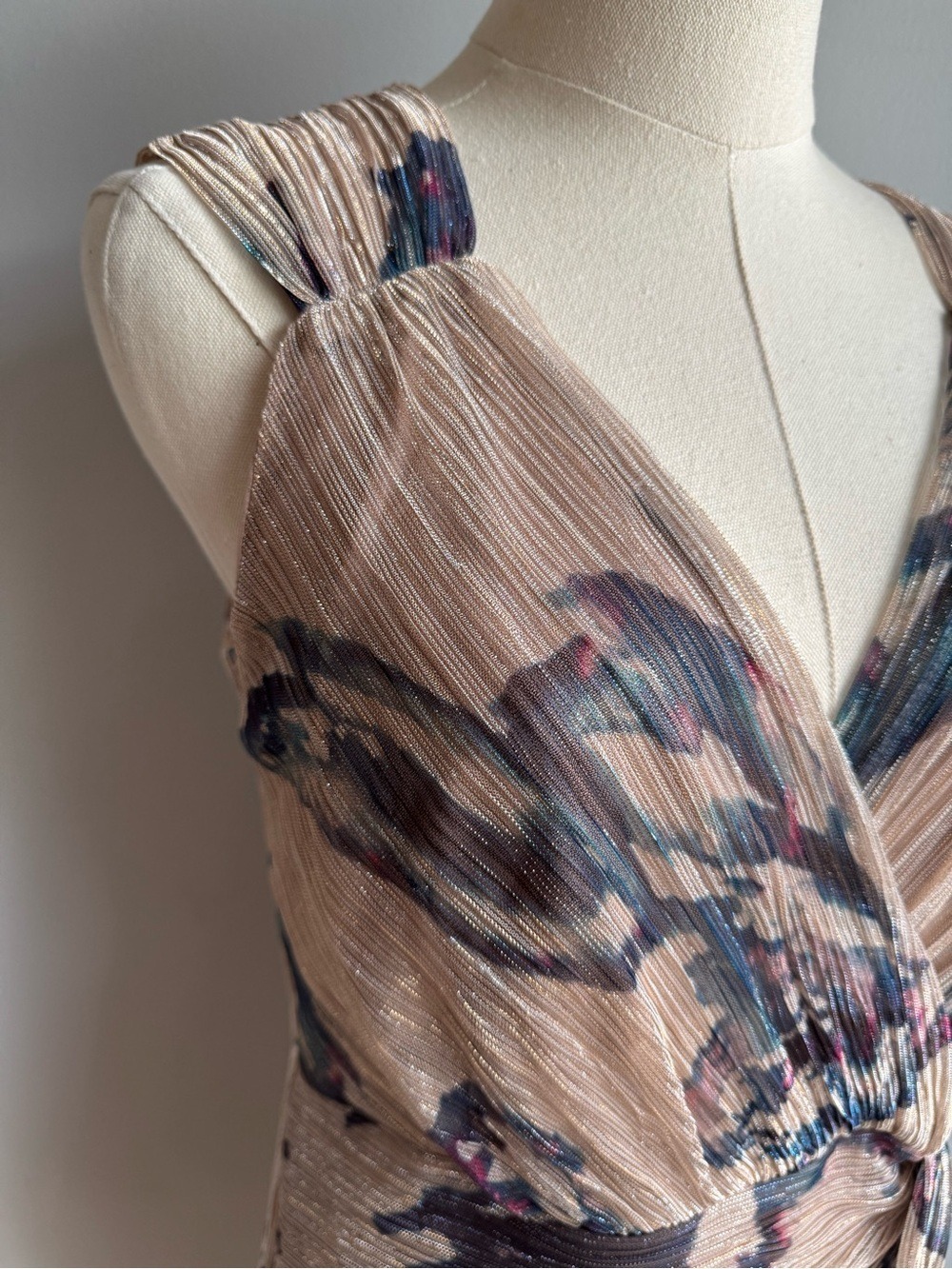Le Chateau Floral Shimmer Cocktail Dress Sz M Fitted Sexy Party Wrap V-Neck NWT - Picture 3 of 14